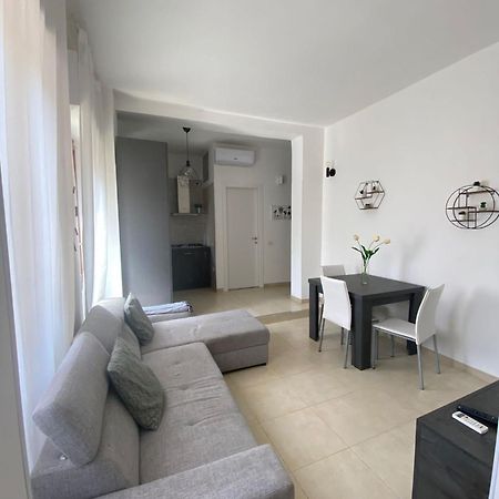 Civico 107 - Apartment With Private Parking 콰르투 산텔레나 외부 사진